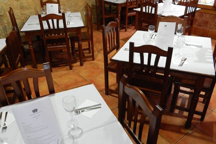 Dining 32 of 55