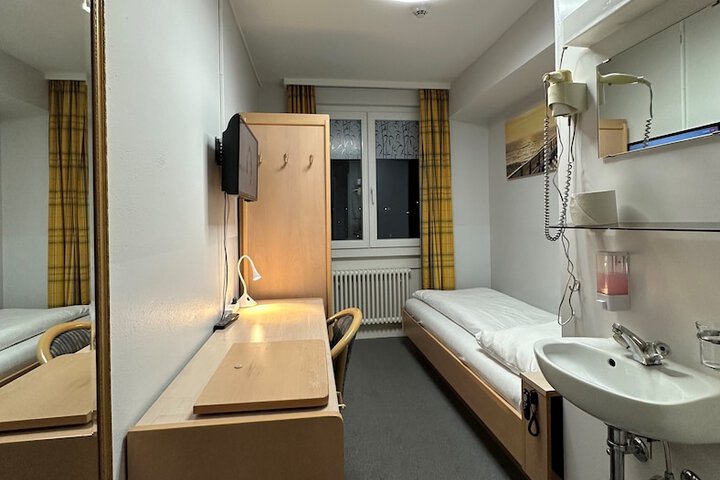 Room 17 of 69