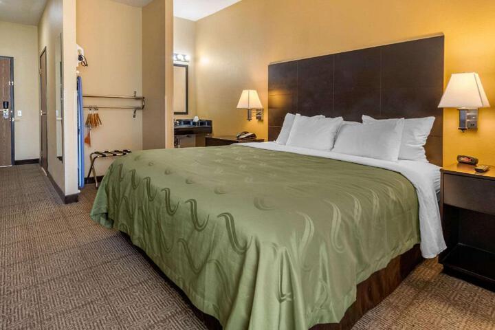 1 King Bed (6 of 14)