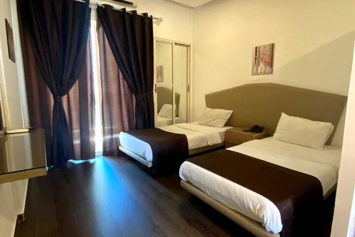 Room 6 of 12