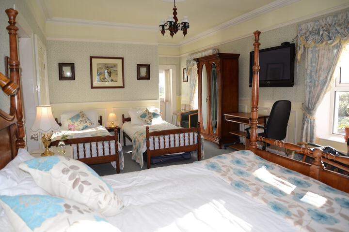Room 4 of 51