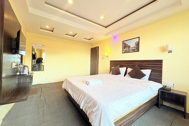 Room 12 of 28