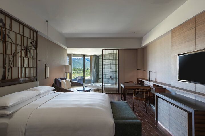 Room 16 of 118