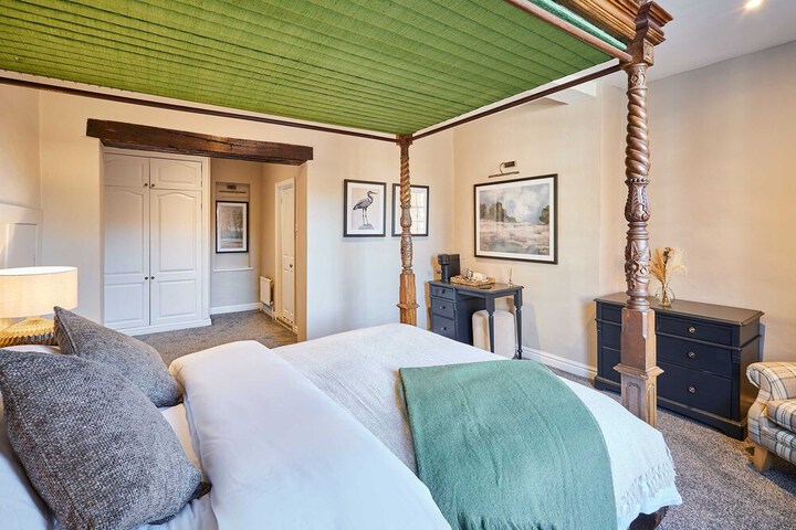 Room 11 of 23