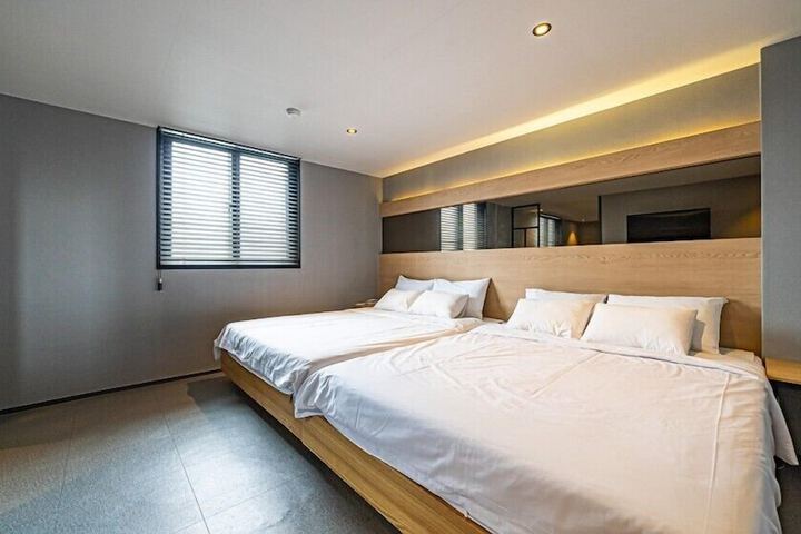 Room 11 of 65