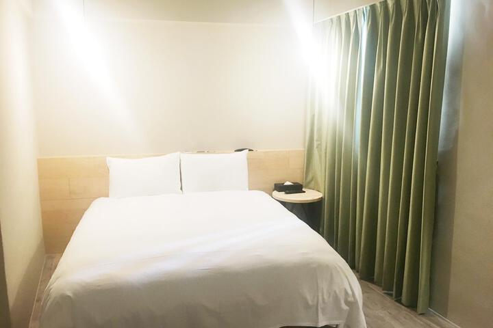 Room 6 of 9
