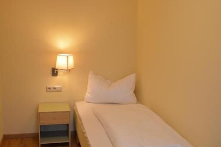 Room 34 of 92