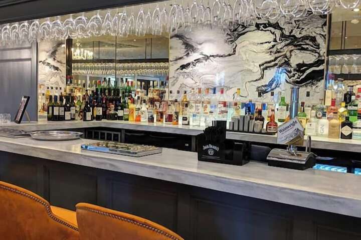 Lounge 62 of 66