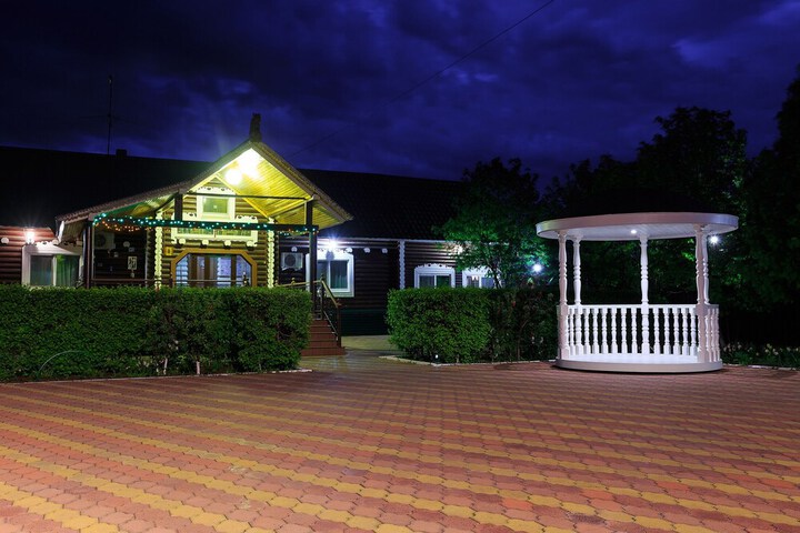 Hotel Exterior 4 of 42
