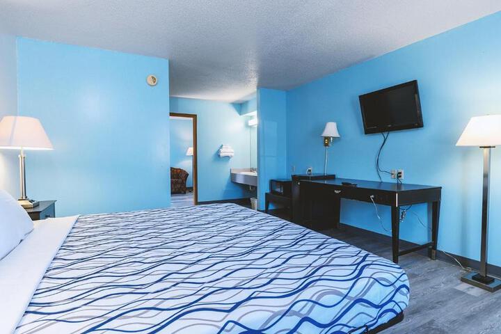 2 Queen Beds (2 of 10)