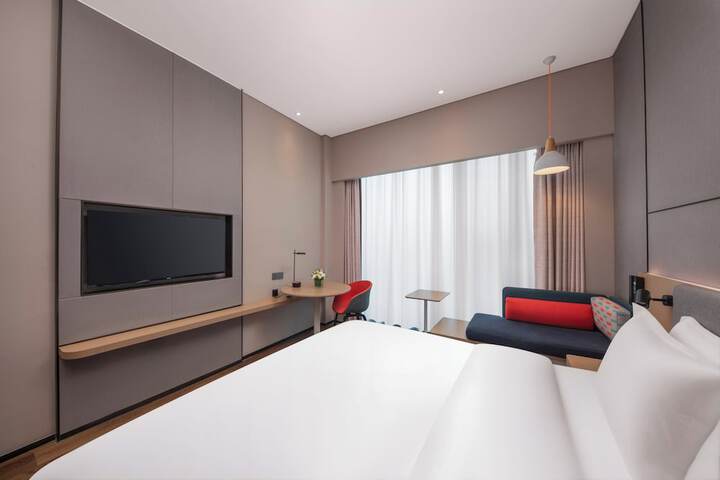 Room 38 of 102