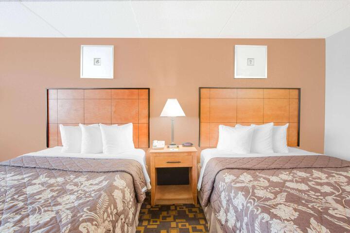 Queen Bed Accessible (8 of 13)
