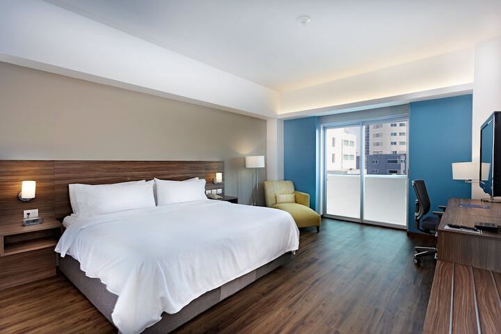 Room 4 of 67