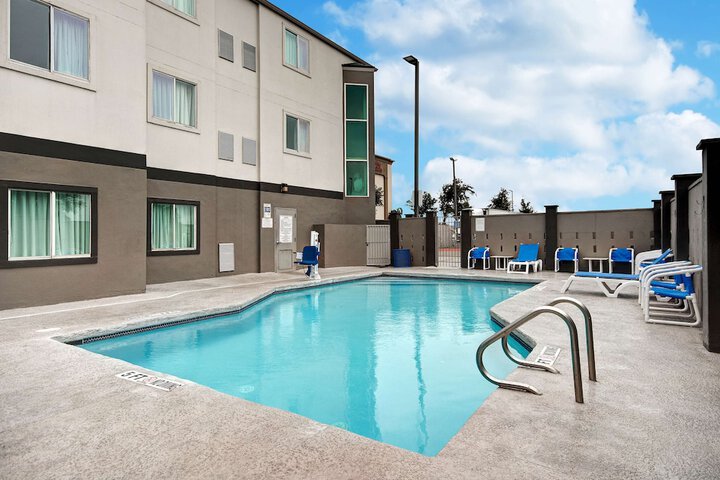 Hotel with Pool