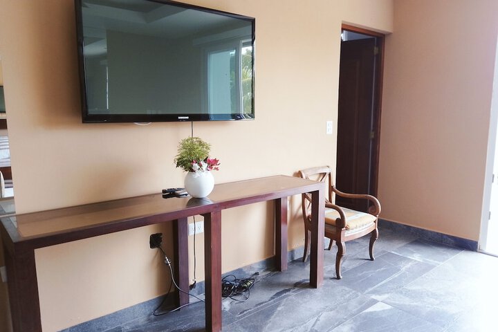 Room 3 of 99