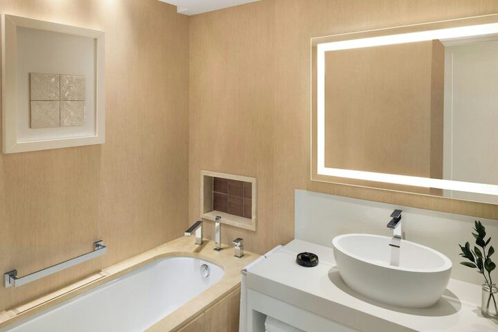 Room 40 of 184