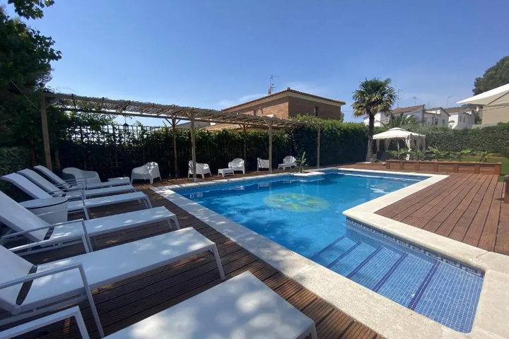 Pool 12 of 19