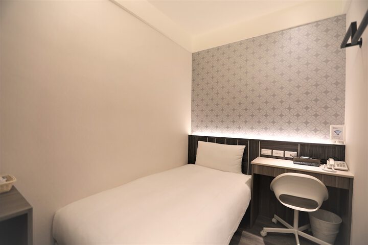 Room 8 of 79