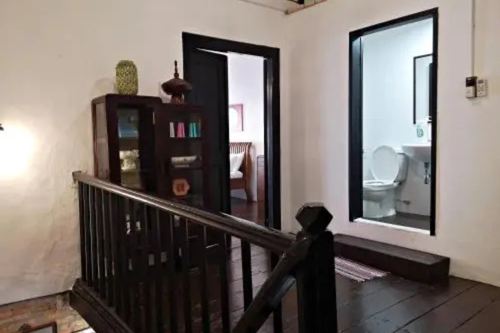 Room 10 of 24