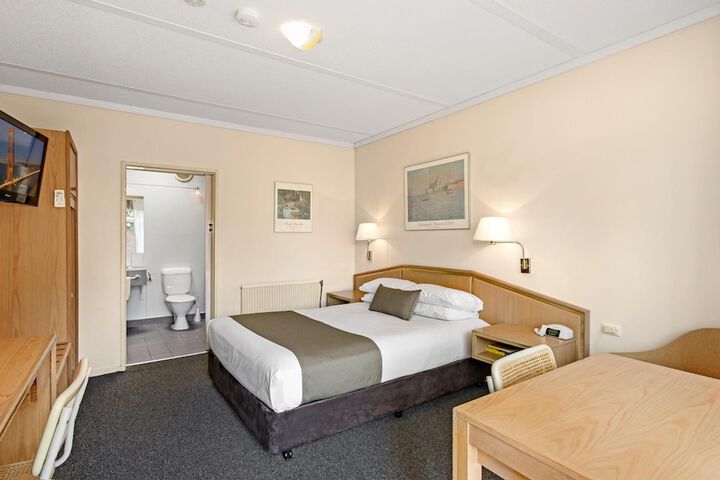 Room 19 of 48