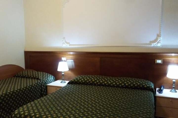 Room 21 of 37
