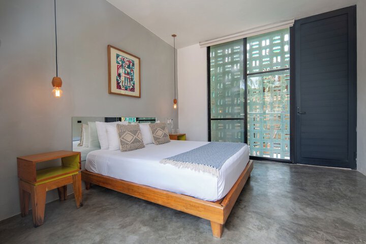 Room 10 of 85