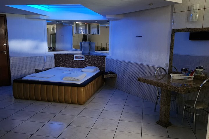Room 27 of 63