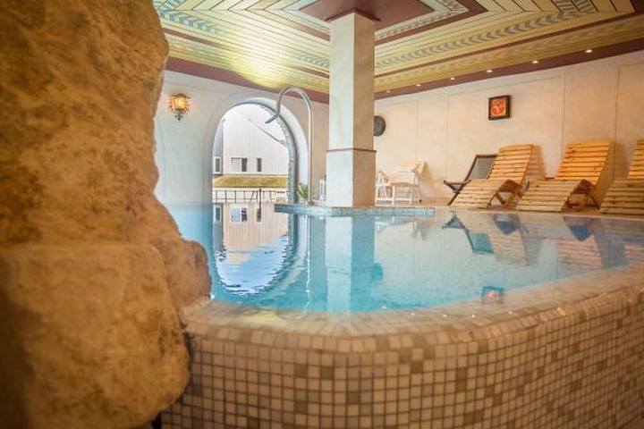 Pool 6 of 15
