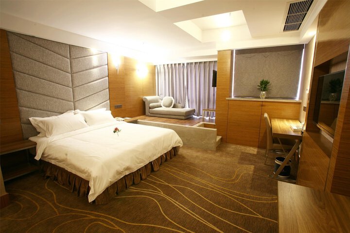 Room 7 of 20