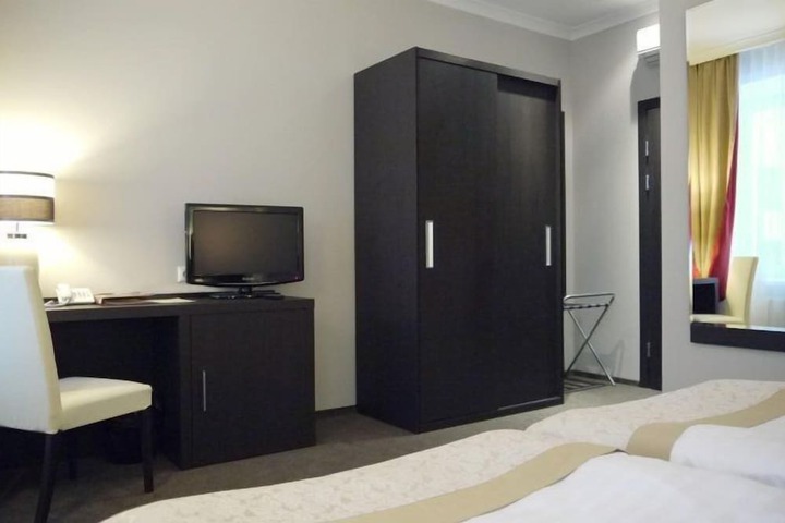 Room 9 of 63