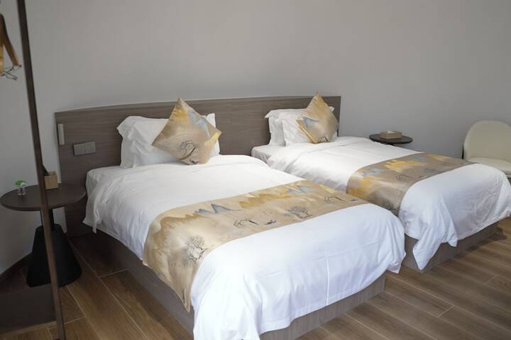 Room 8 of 95