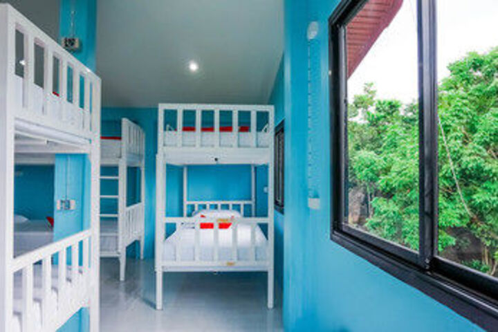 Room 9 of 16