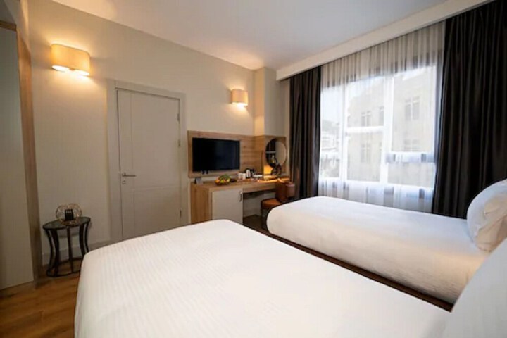 Room 53 of 110