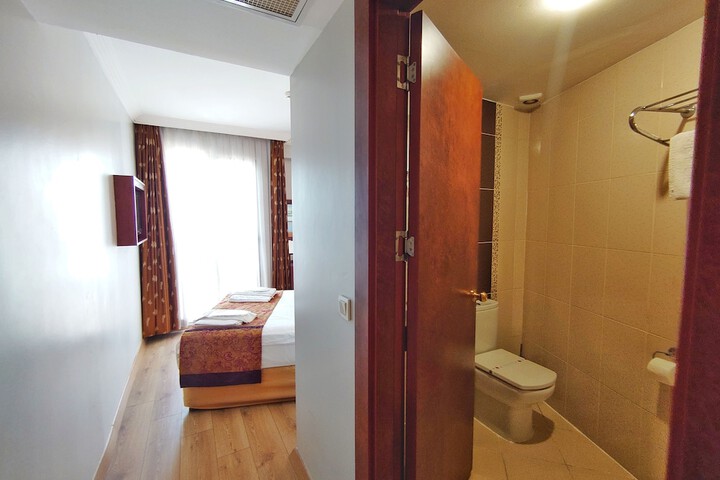 Room 38 of 65
