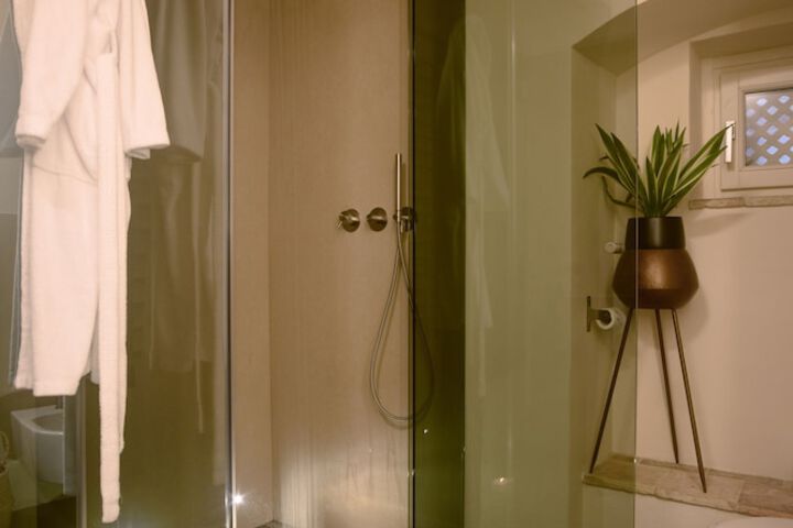 Room 23 of 85