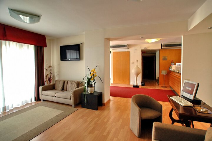 Guest Lobby