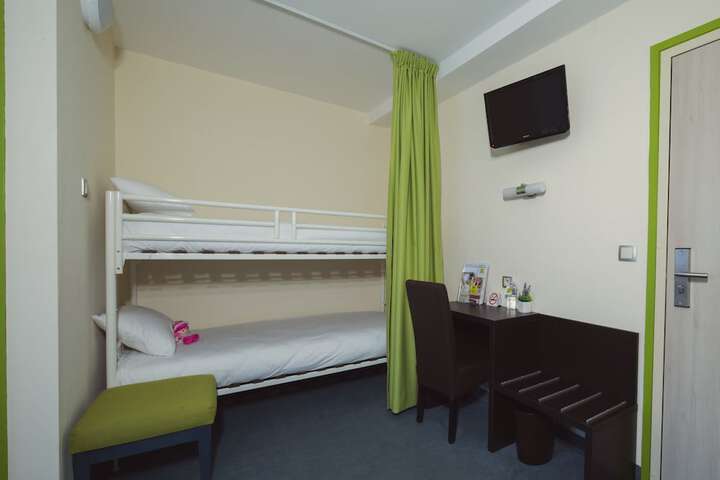 Room 12 of 80