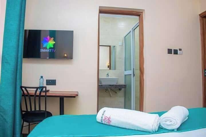 Room 10 of 26