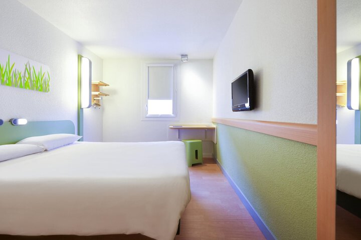 Room 6 of 42
