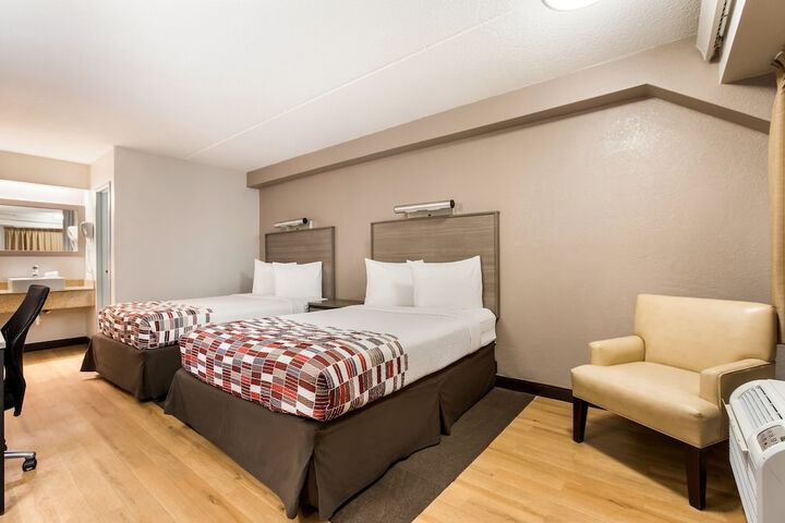 Deluxe 2 Double Beds (5 of 7)