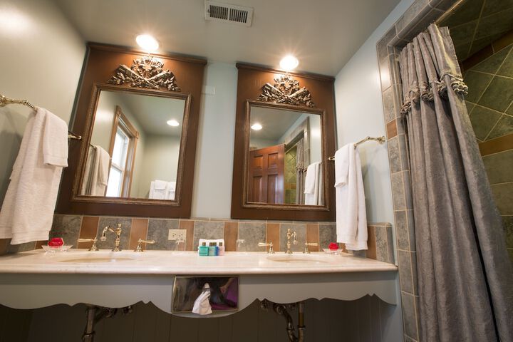 Bathroom sink