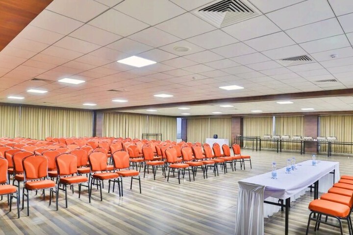 Ballroom/Hall 2 of 24