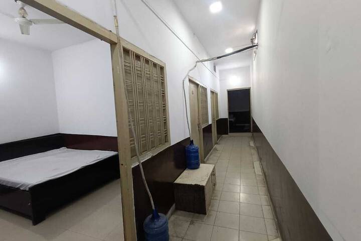 Room 2 of 10