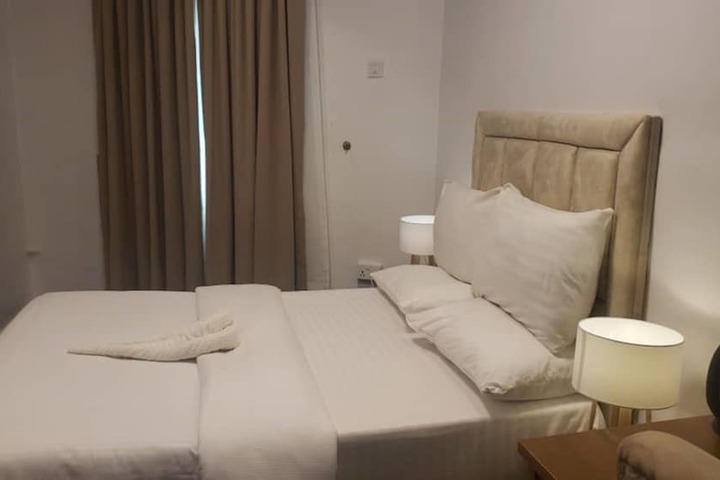 Room 13 of 27