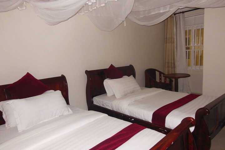 Room 3 of 20