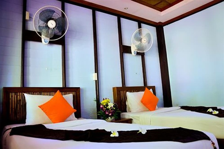 Room 7 of 80