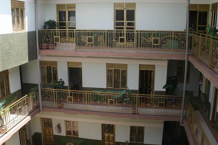 CAPRICON EXECUTIVE HOTEL