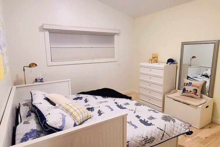 Room 2 of 33