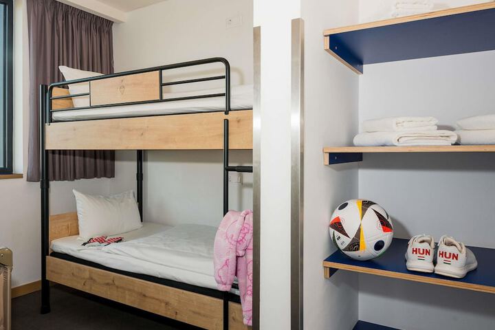 Room 12 of 68