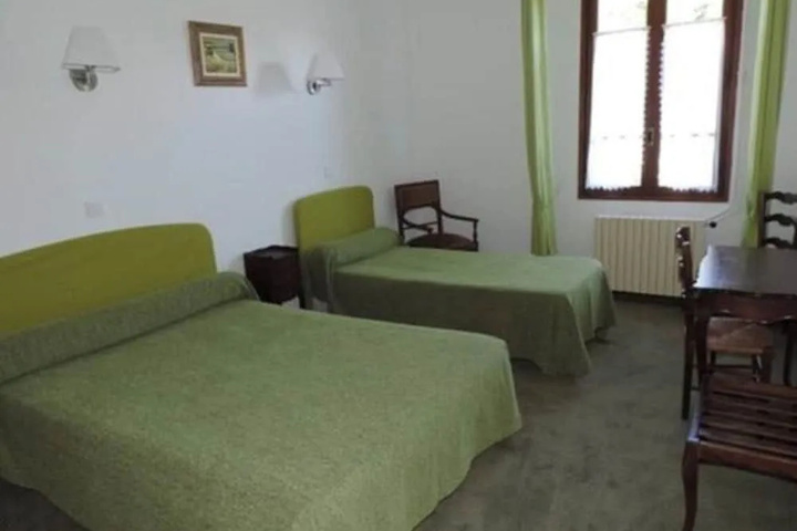 Room 2 of 9